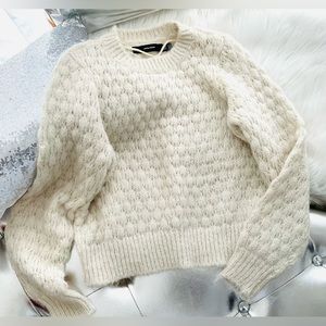 ๐๐๐NWOT POINTELLE SWEATER